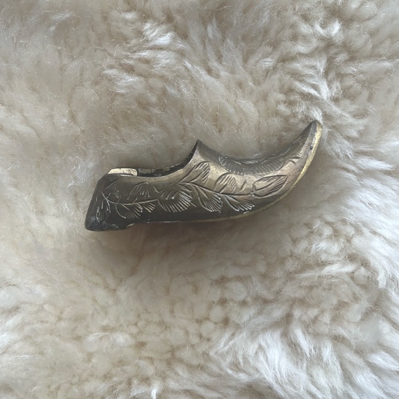 VINTAGE BRASS Tiny Shoe - Picture 1 of 4